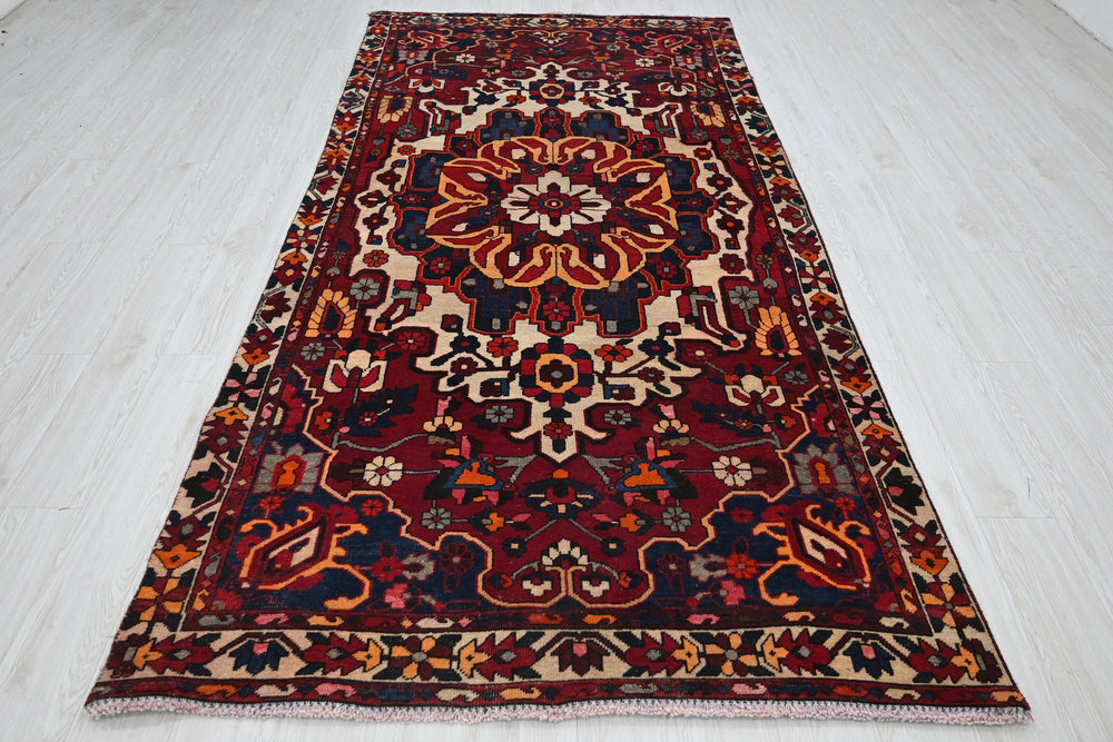 red Large rug 4' 8" x 10' 0"