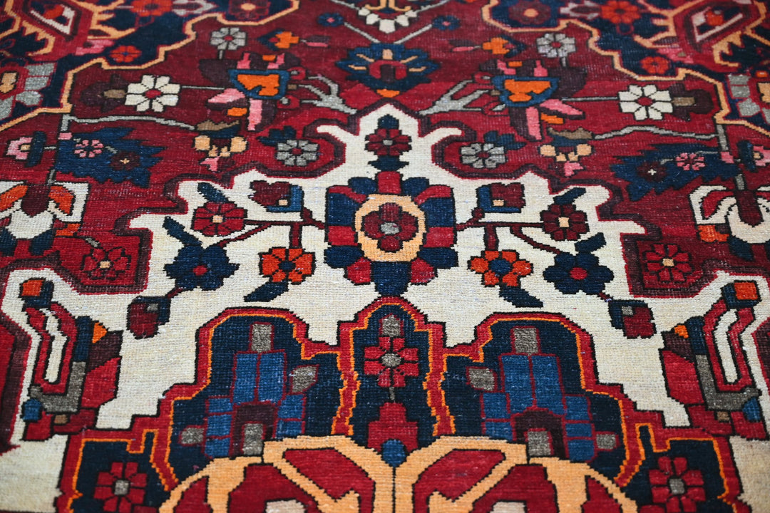 red Large rug 4' 8" x 10' 0"