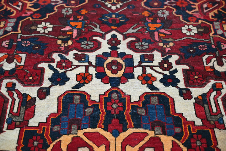 red Large rug 4' 8" x 10' 0"
