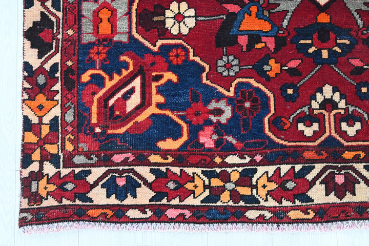red Large rug 4' 8" x 10' 0"
