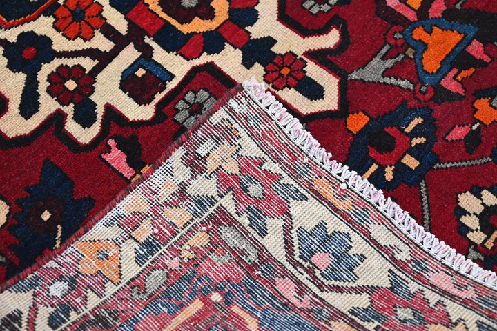red Large rug 4' 8" x 10' 0"