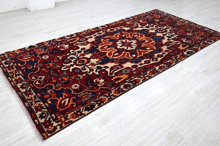 red Large rug 4' 8" x 10' 0"