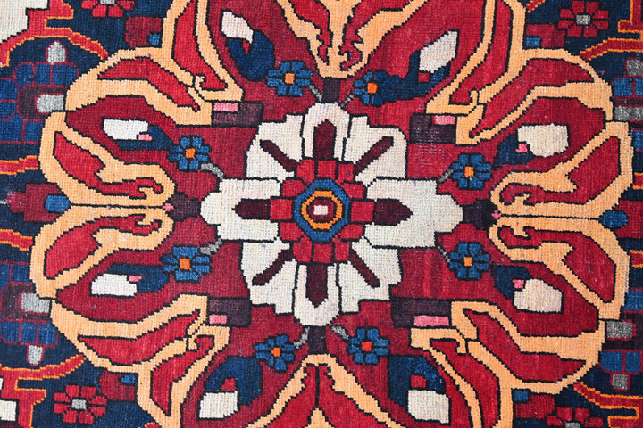 red Large rug 4' 8" x 10' 0"