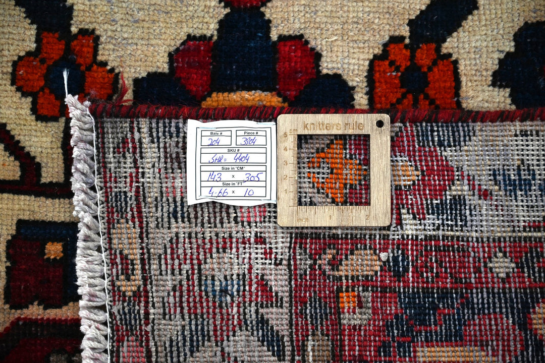 red Large rug 4' 8" x 10' 0"