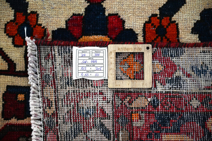 red Large rug 4' 8" x 10' 0"