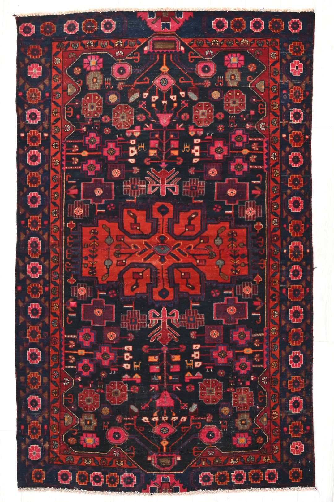 Medium rug 4' 3" x 6' 11"