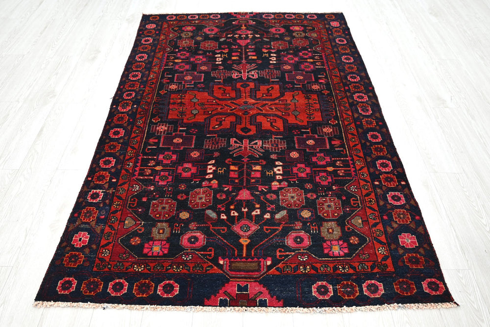 Medium rug 4' 3" x 6' 11"