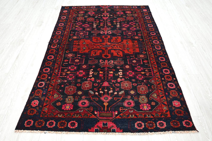 Medium rug 4' 3" x 6' 11"