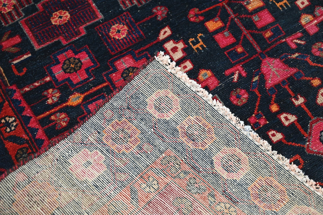 Medium rug 4' 3" x 6' 11"