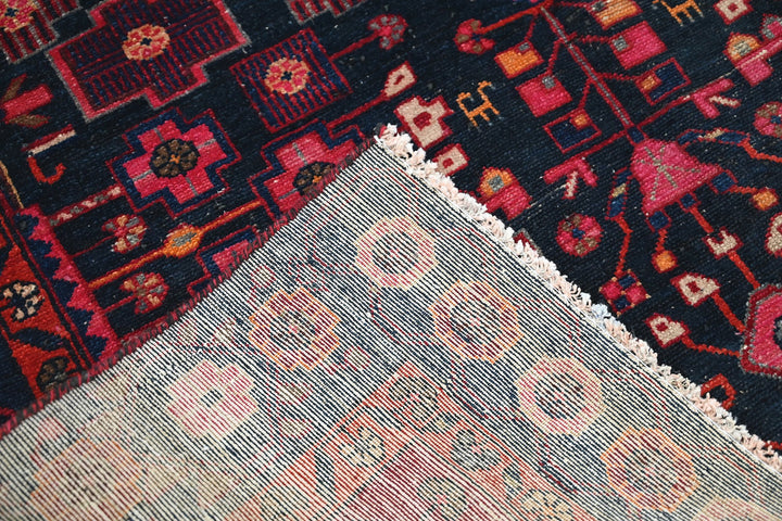 Medium rug 4' 3" x 6' 11"