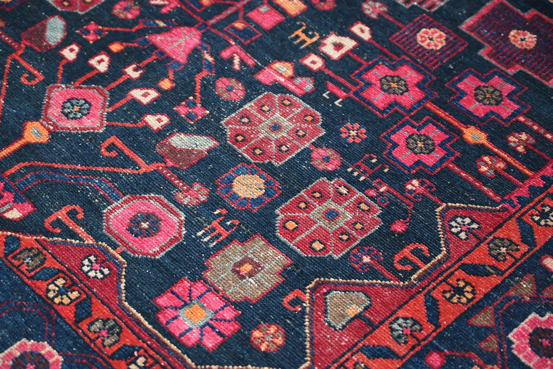 Medium rug 4' 3" x 6' 11"
