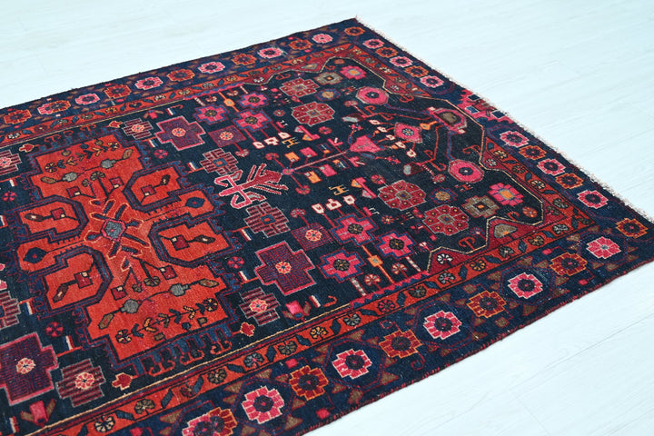 Medium rug 4' 3" x 6' 11"