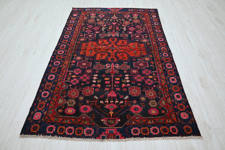 Medium rug 4' 3" x 6' 11"