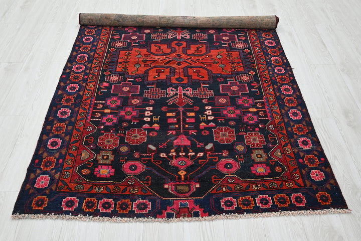 Medium rug 4' 3" x 6' 11"