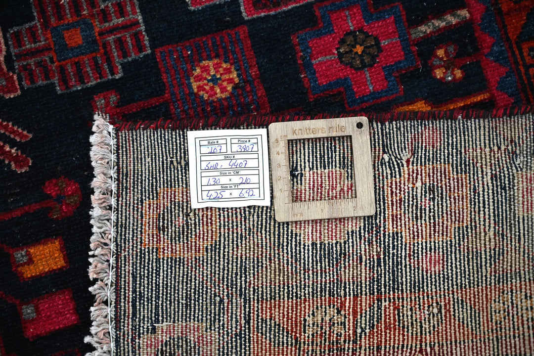 Medium rug 4' 3" x 6' 11"