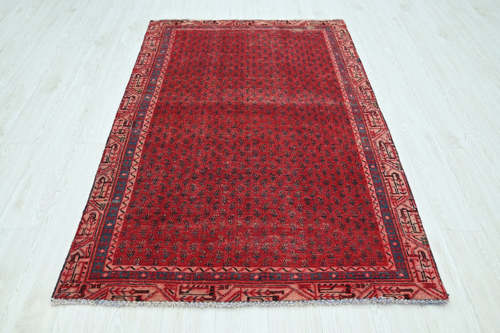 Accent rug 3' 10" x 6' 5"