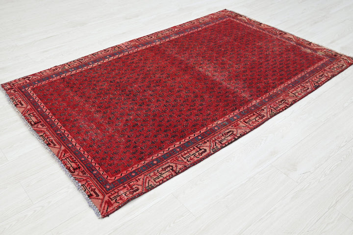 Accent rug 3' 10" x 6' 5"