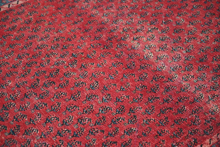 Accent rug 3' 10" x 6' 5"