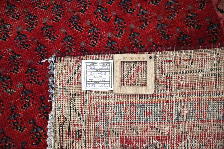 Accent rug 3' 10" x 6' 5"
