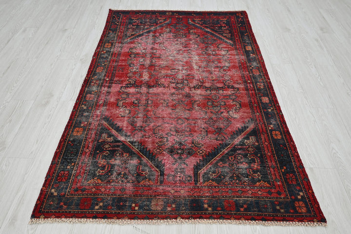 Medium rug 4' 0" x 6' 8"