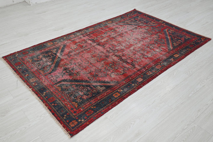 Medium rug 4' 0" x 6' 8"