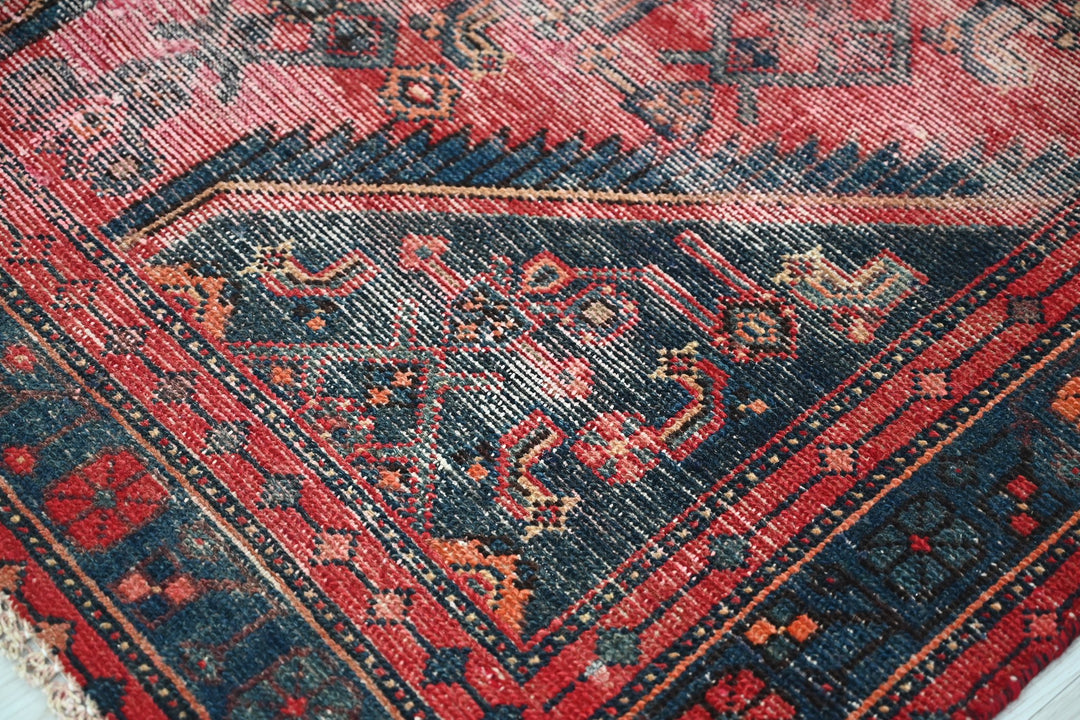 Medium rug 4' 0" x 6' 8"