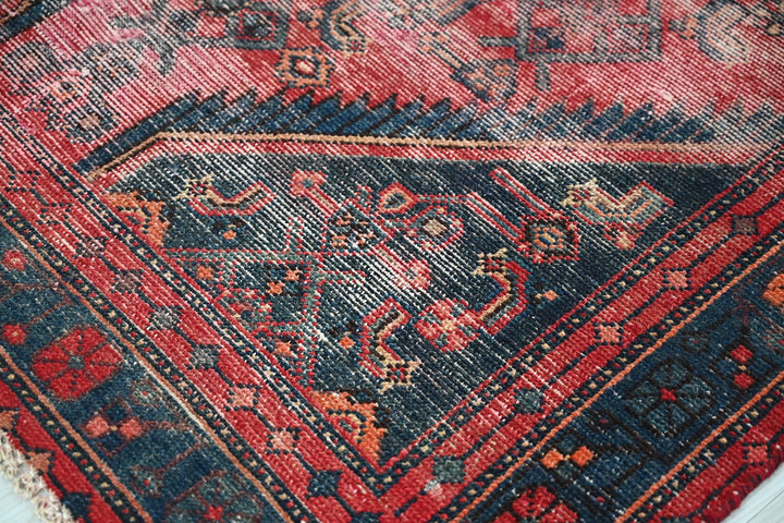 Medium rug 4' 0" x 6' 8"