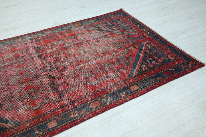 Medium rug 4' 0" x 6' 8"