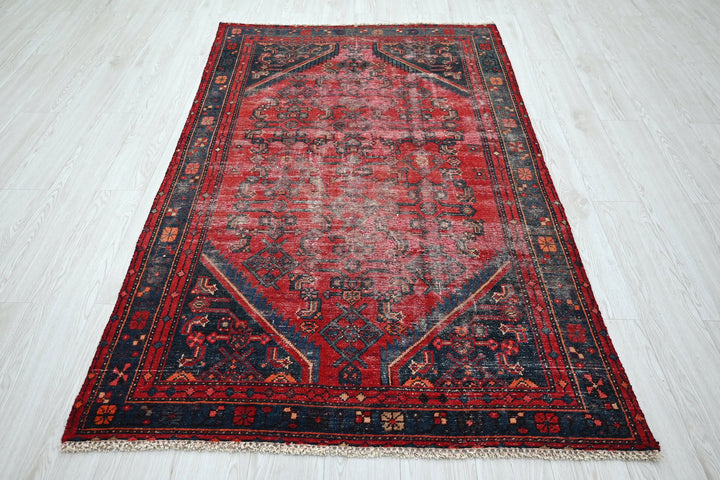 Medium rug 4' 0" x 6' 8"
