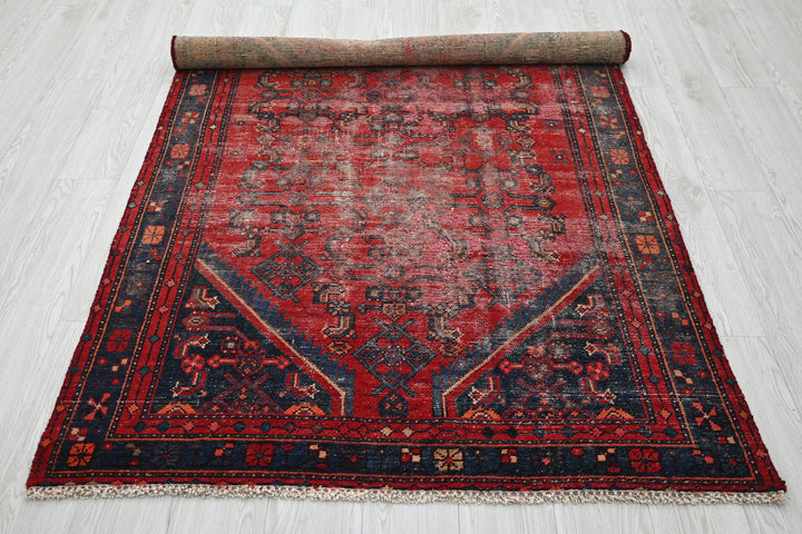 Medium rug 4' 0" x 6' 8"