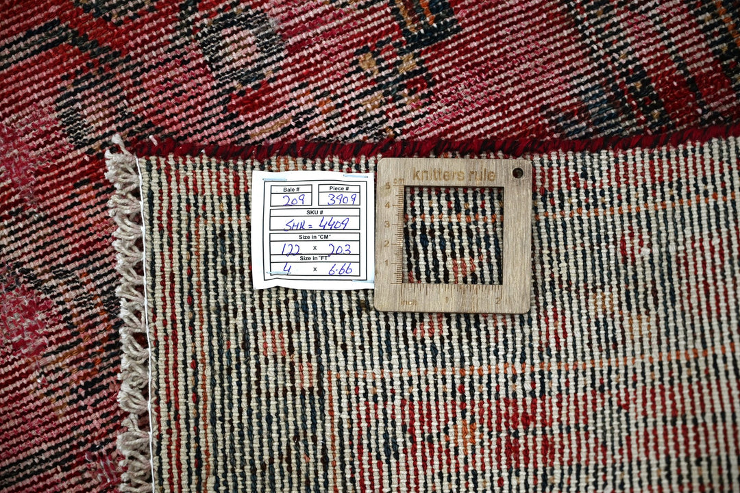 Medium rug 4' 0" x 6' 8"