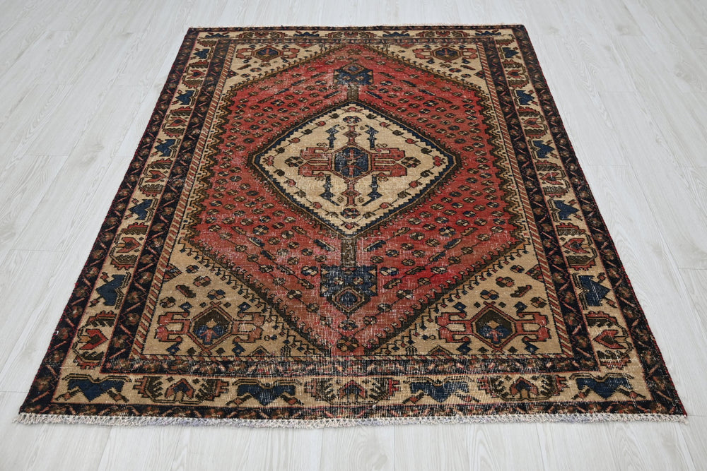 red Medium rug 4' 9" x 6' 4"