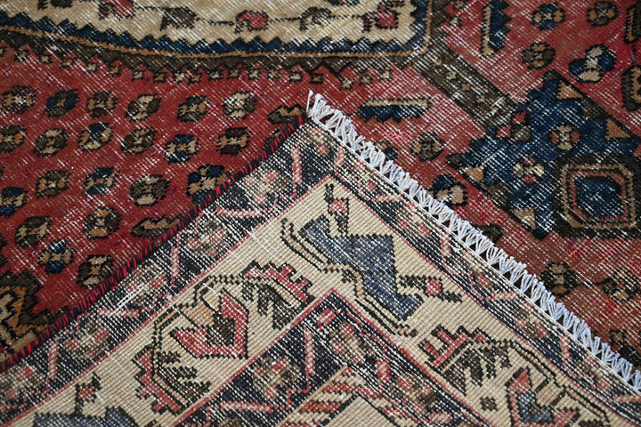 red Medium rug 4' 9" x 6' 4"