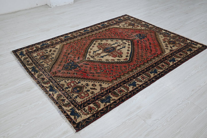 red Medium rug 4' 9" x 6' 4"