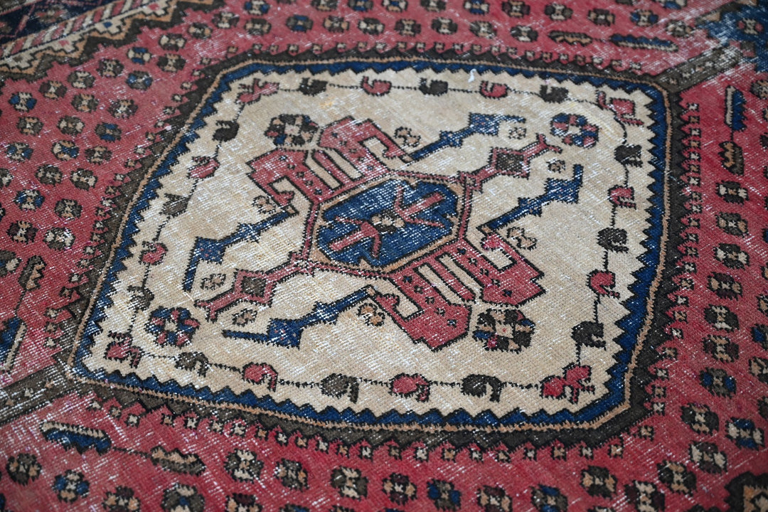 red Medium rug 4' 9" x 6' 4"