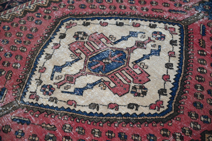 red Medium rug 4' 9" x 6' 4"