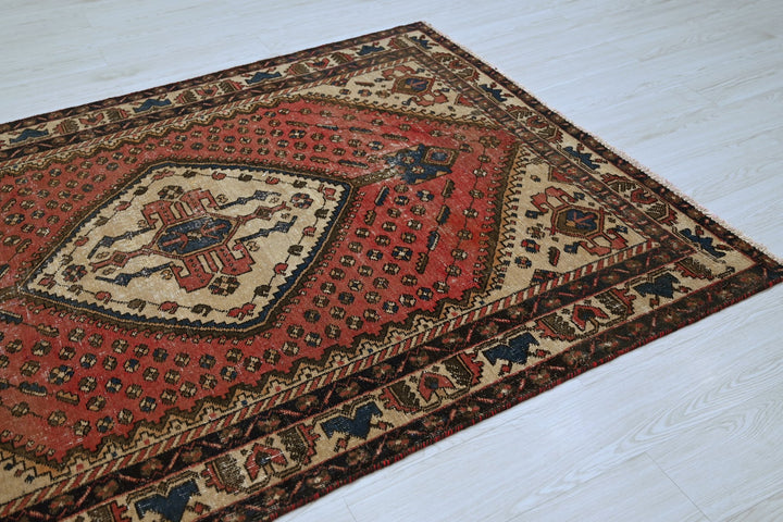red Medium rug 4' 9" x 6' 4"