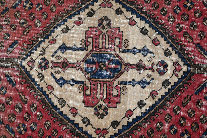 red Medium rug 4' 9" x 6' 4"