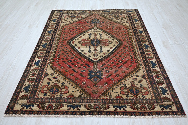 red Medium rug 4' 9" x 6' 4"