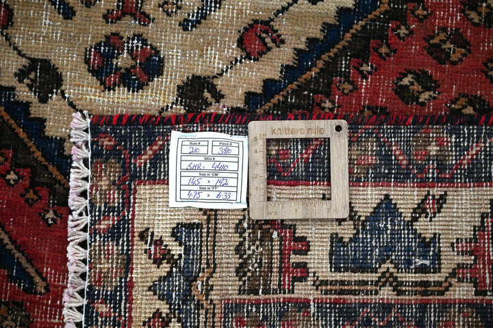red Medium rug 4' 9" x 6' 4"