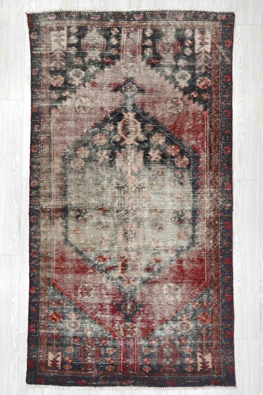 white Medium rug 3' 9" x 7' 3"