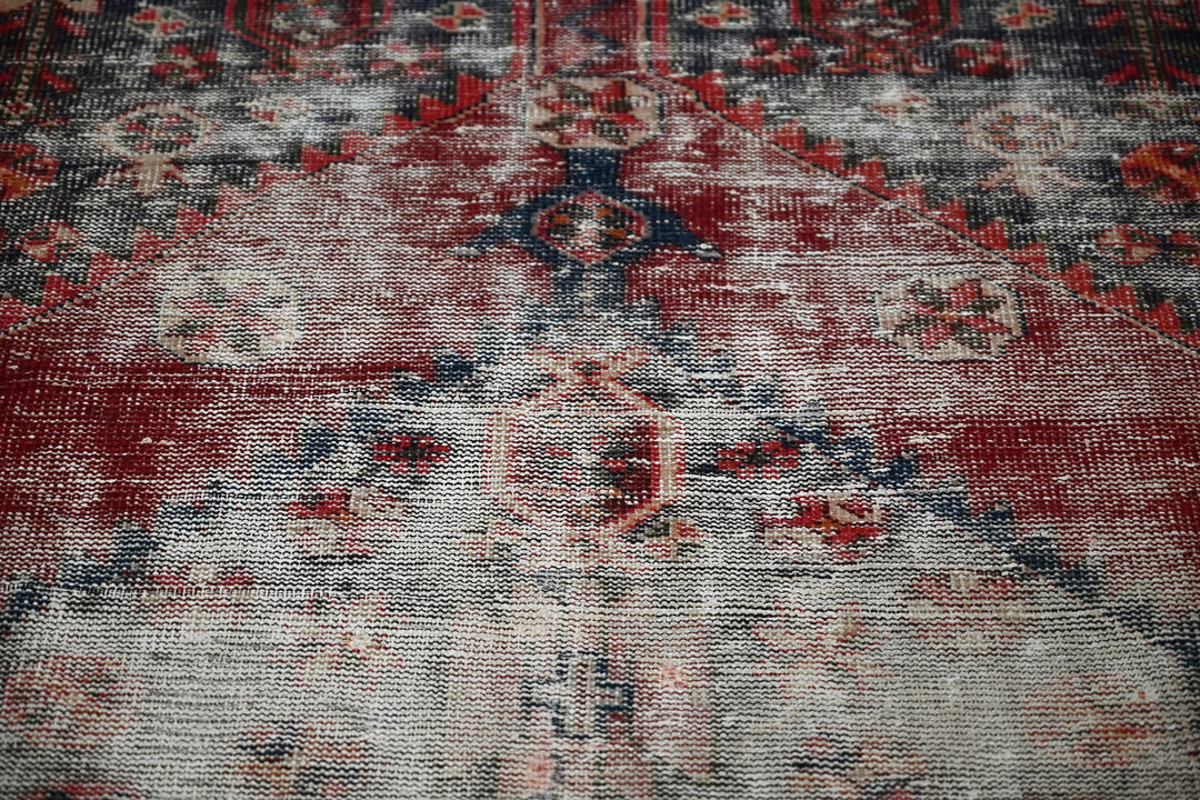 white Medium rug 3' 9" x 7' 3"
