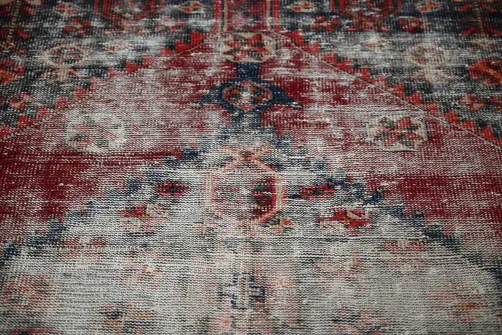 white Medium rug 3' 9" x 7' 3"