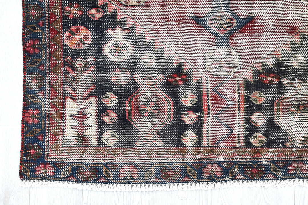 white Medium rug 3' 9" x 7' 3"