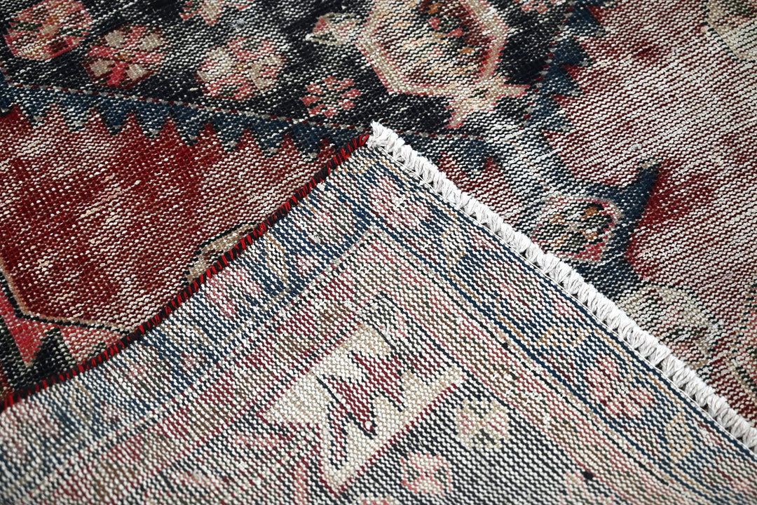 white Medium rug 3' 9" x 7' 3"