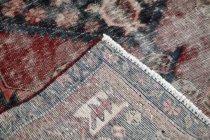 white Medium rug 3' 9" x 7' 3"