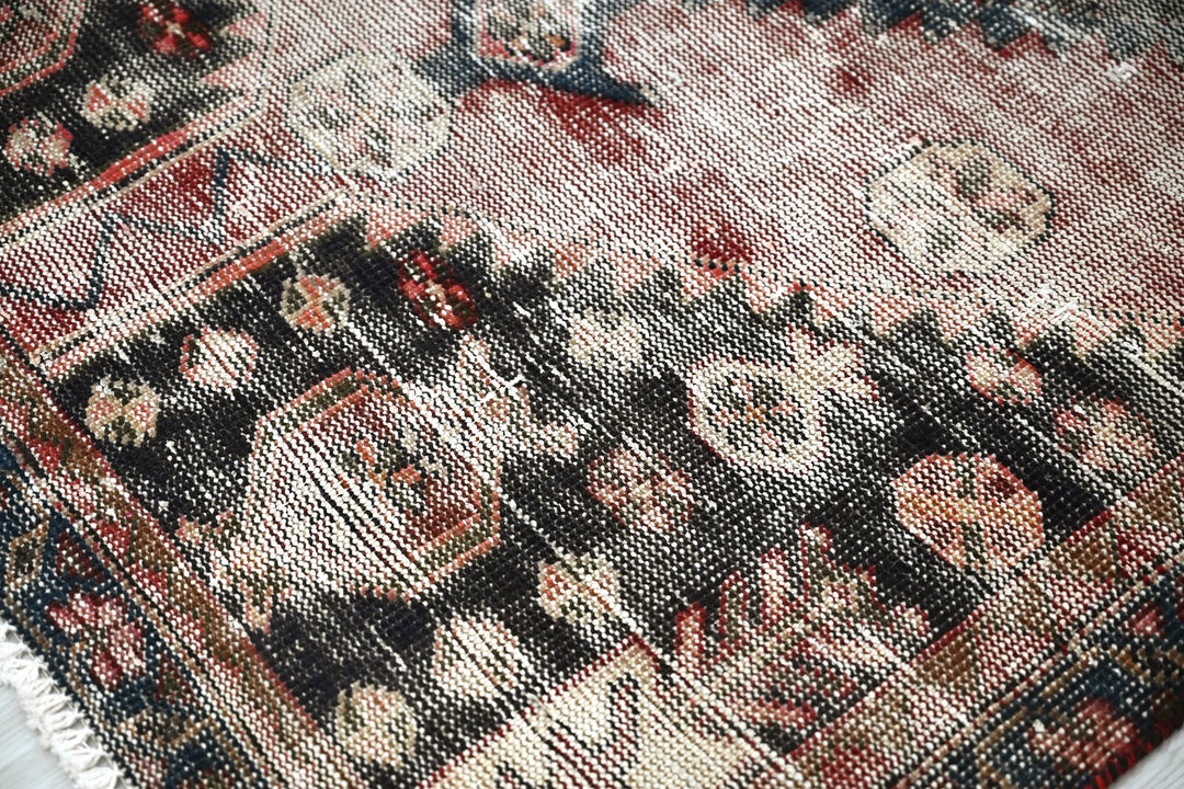 white Medium rug 3' 9" x 7' 3"