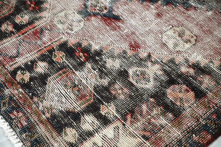 white Medium rug 3' 9" x 7' 3"