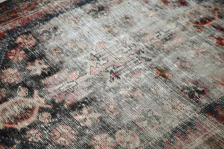 white Medium rug 3' 9" x 7' 3"