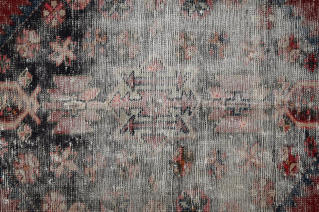 white Medium rug 3' 9" x 7' 3"